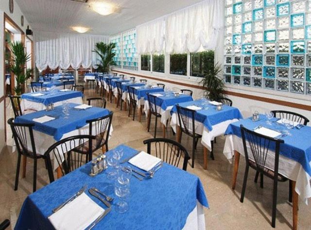 Hotel Saint Tropez Spa & Restaurant ลิโด ดิ ซาวิโอ ภายนอก รูปภาพ
