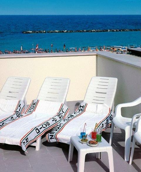 Hotel Saint Tropez Spa & Restaurant ลิโด ดิ ซาวิโอ ภายนอก รูปภาพ