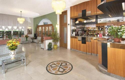 Hotel Saint Tropez Spa & Restaurant ลิโด ดิ ซาวิโอ ภายนอก รูปภาพ