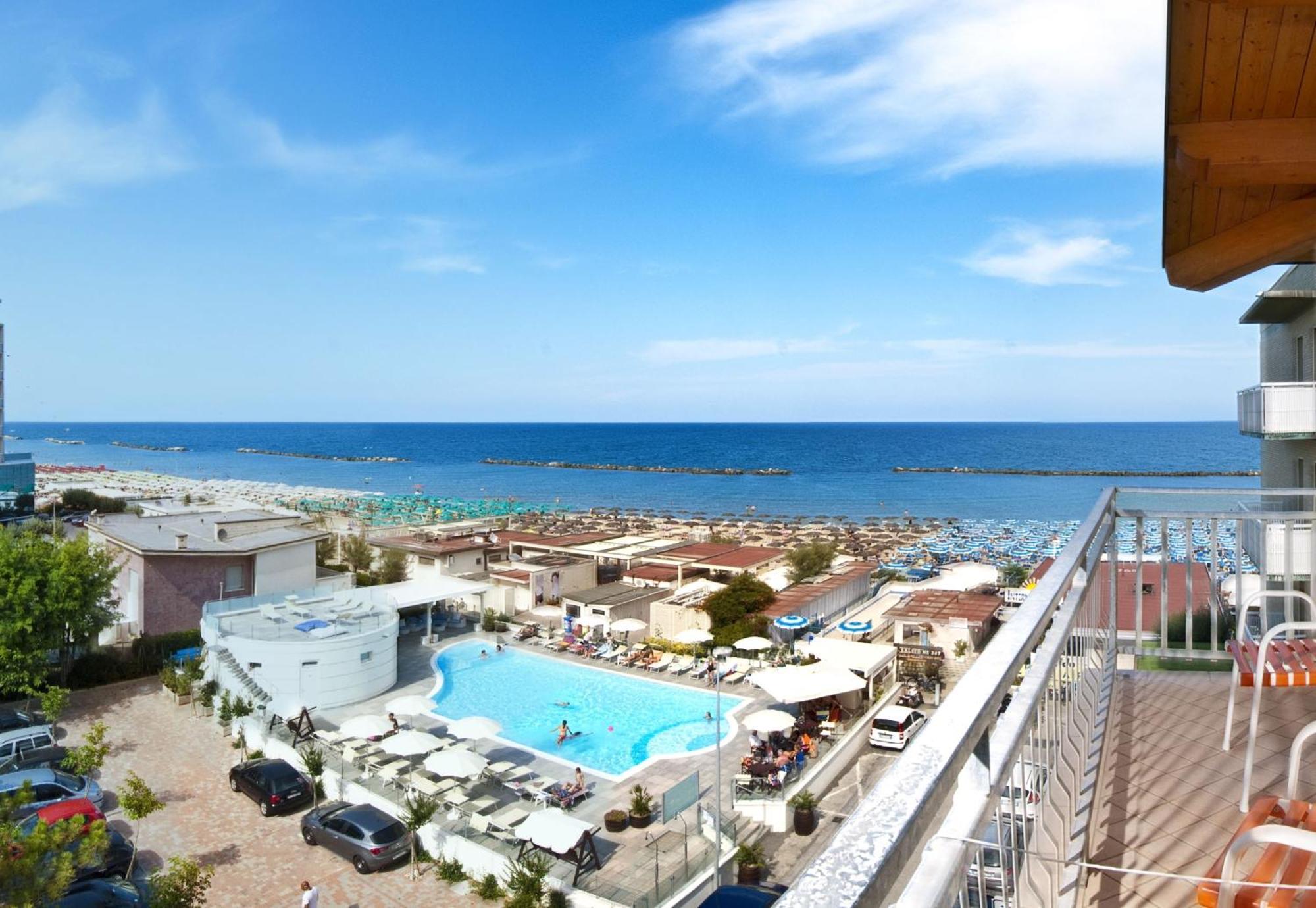 Hotel Saint Tropez Spa & Restaurant ลิโด ดิ ซาวิโอ ภายนอก รูปภาพ